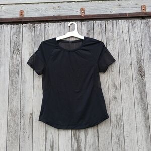 Lululemon Home Stretch Black Short Sleeve Mesh Back Athletic Top Womens Sz 2